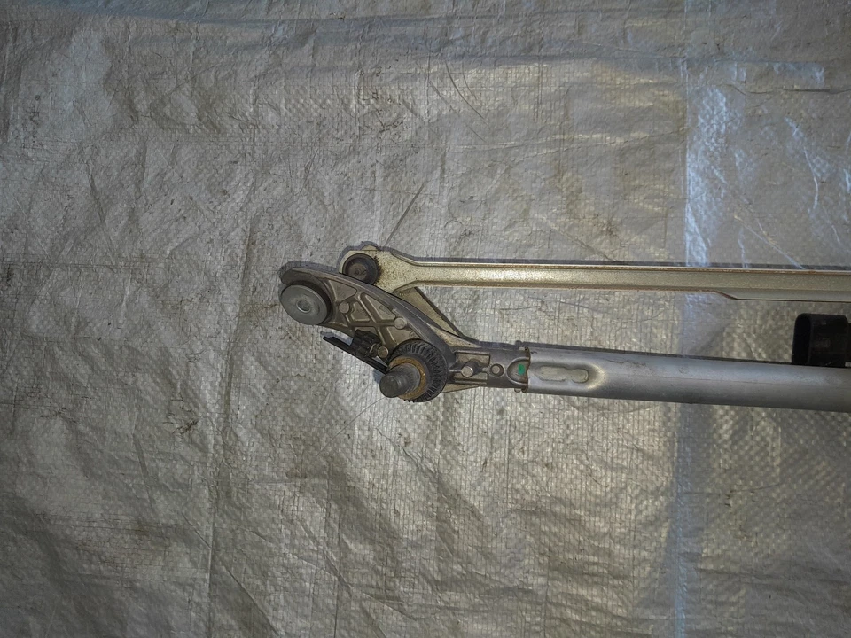 06-13 BMW E90 E91 E92 323I 328I 330I 335I LIMPIAPARABRISAS ACOPLAMIENTO CON MOTOR OEM Foto 3 de 3