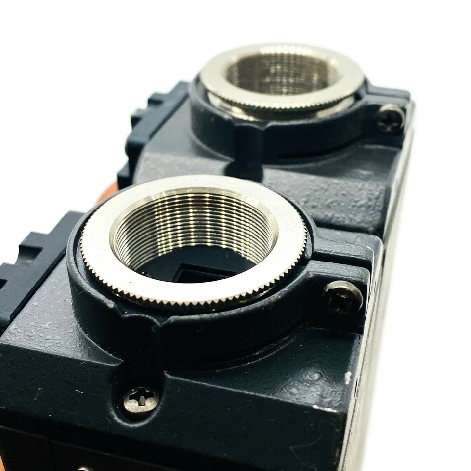 Cámara CCTV Hitachi KP-142 2 piezas todo estado sólido CA 24V 60 Hz 6,5 W hecha en Japón Foto 2 de 4