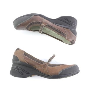 - These are adorable Wingtip Mary Janes and have a very low heel and suede-bottom sole. - Mary 