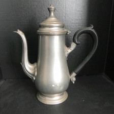 LUNT Silversmiths PEWTER COFFE POT Bakealite Handle - England - Imperfect
