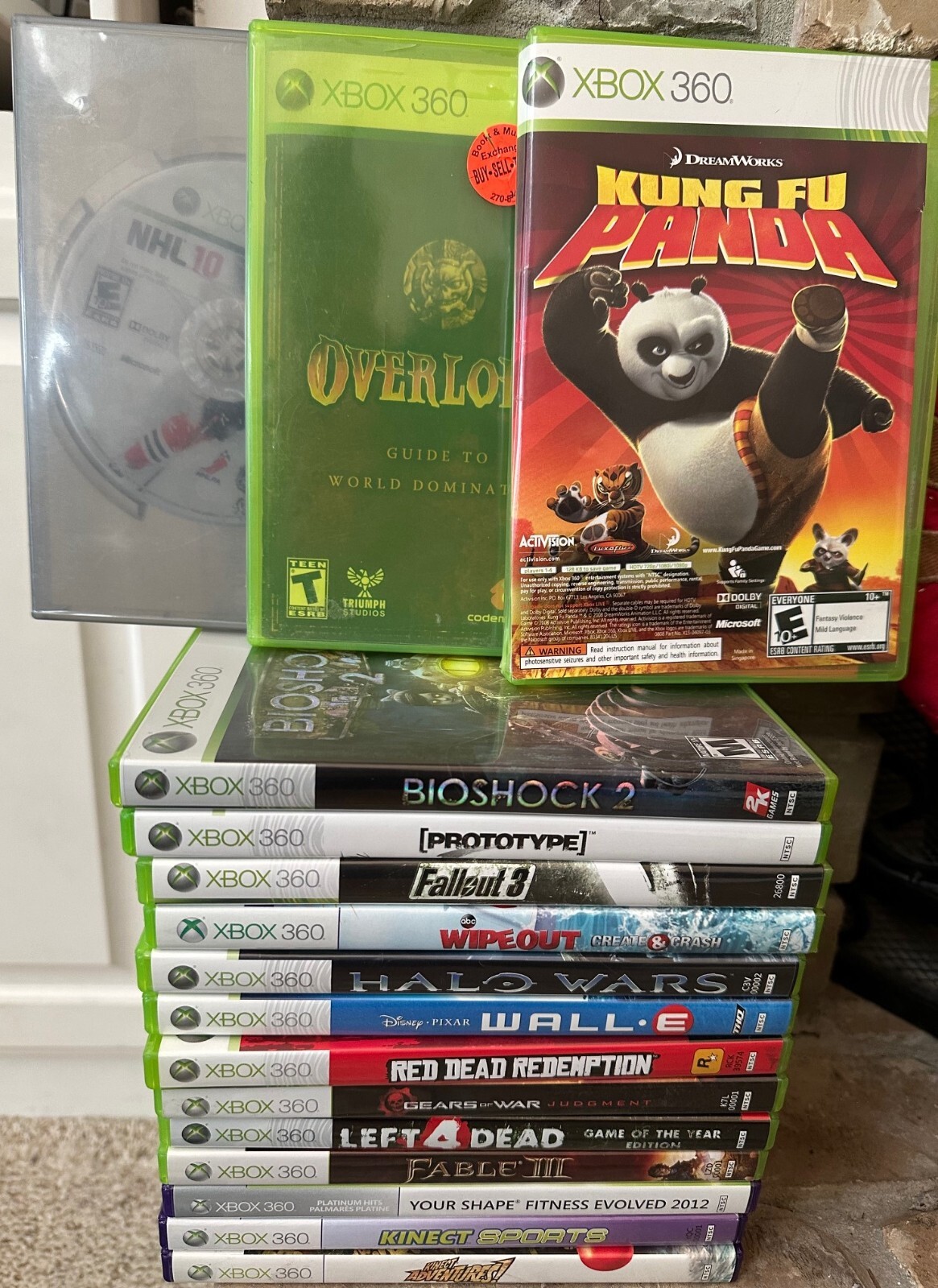 Microsoft Xbox 360, White, Kinect, 4 controllers, 33 games, battery