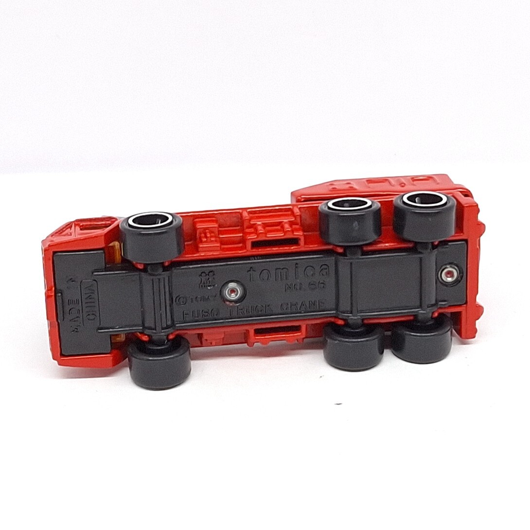 TOMICA FUSO TRUCK CRANE FIRE CHIEF CAR TOMY DIECAST CAR NEW TOMICA FUSO TRUCK CRANE FIRE CHIEF CAR TOMY DIECAST CAR NEW