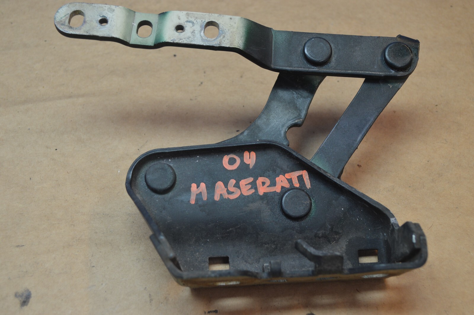 2004 M138 MASERATI GT COUPE LEFT & RIGHT HOOD BONNET HINGE HINGES PAIR GREEN