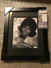 ARETHA FRANKLIN SIGNED FRAMED 8X10 PHOTO WITH JSA COA