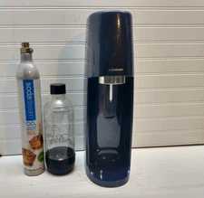 SodaStream Carbonated Beverage Maker Blue & 1 Bottle 1 Carbonator***