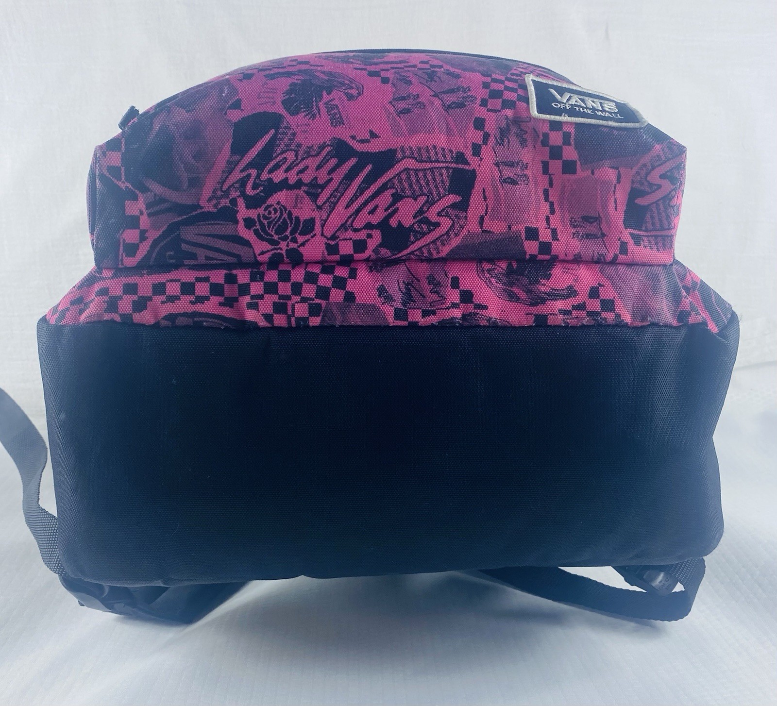 как выглядит VANS OFF THE WALL Backpack In Lady Vans Design In Black/Pink фото