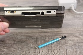 Nintendo 3DS Black Handheld Console CTR-001 3D Audio Headphone jack Good Shape