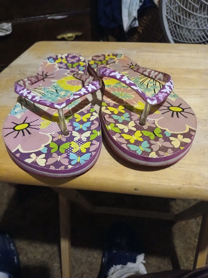 Sandalia chanclas VERA BRADLEY Flutterby púrpura para mujer talla 9-10 Foto 2 de 4