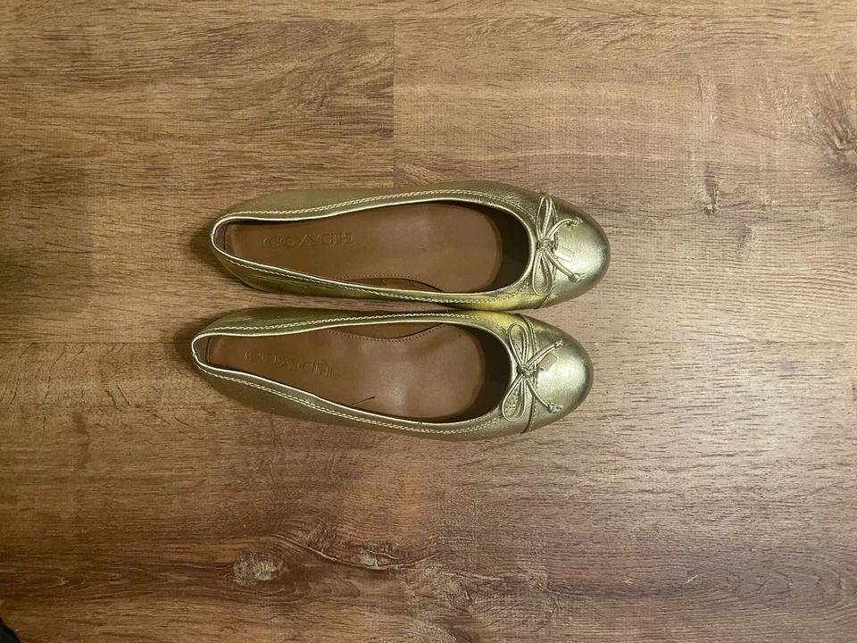 Женские балетки Coach золотистые теперь размер 6,5 рабочие повседневные официальные без шнурков - Изображение 2 из 4