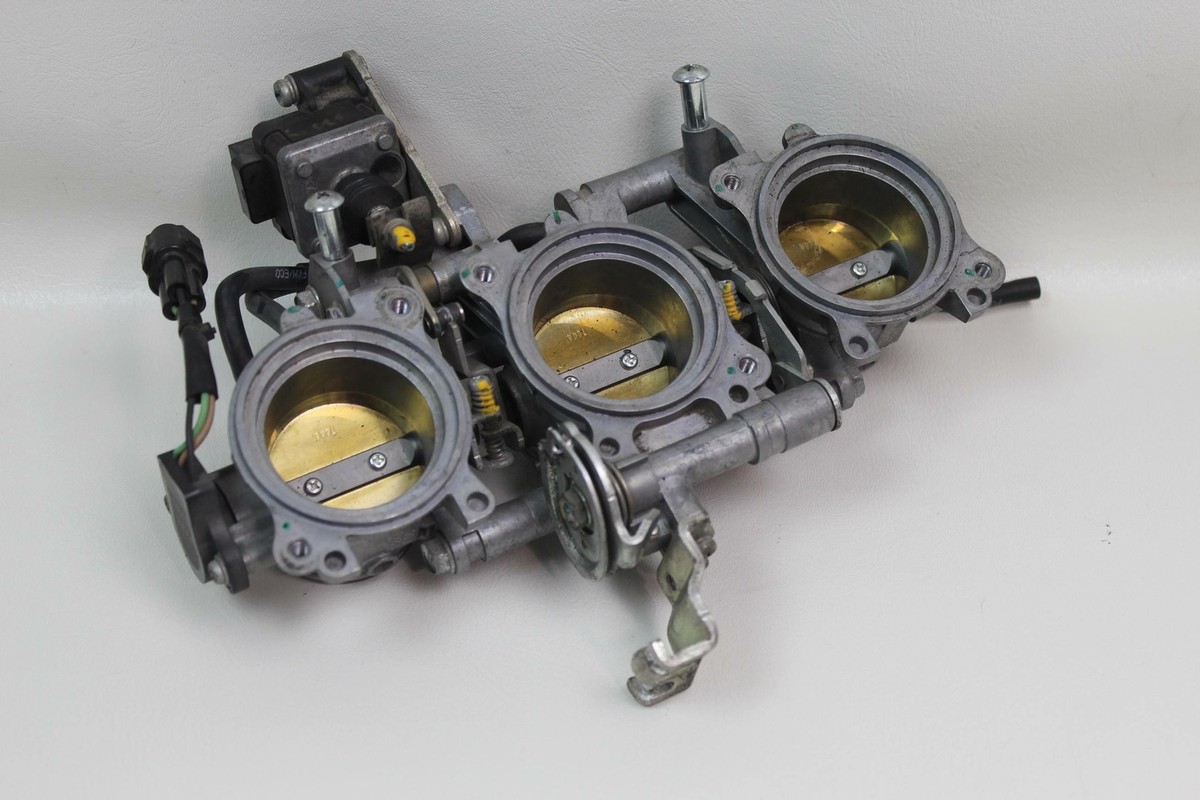 kenya！！！ 02 Triumph Daytona 955i Throttle Bodies 226 | eBay