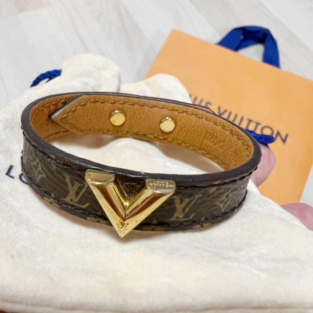 Louis Vuitton Essential V Bracelet