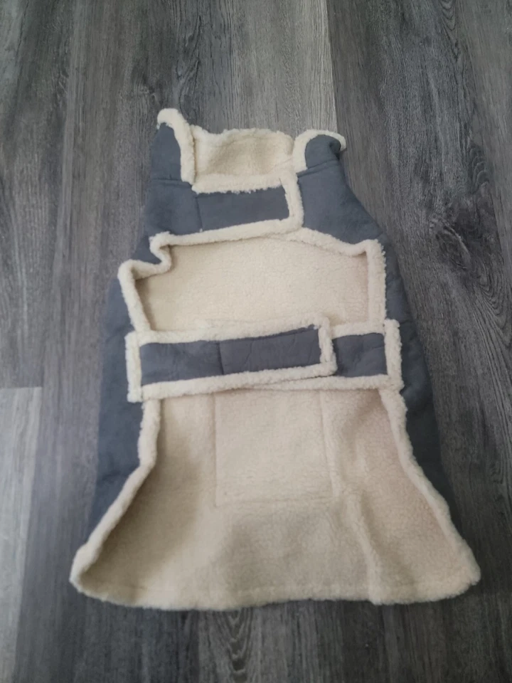 Chaqueta de bombardero de gamuza sintética Petrageous Acadia abrigo gris para perro... grande 35-65 libras. Foto 2 de 3