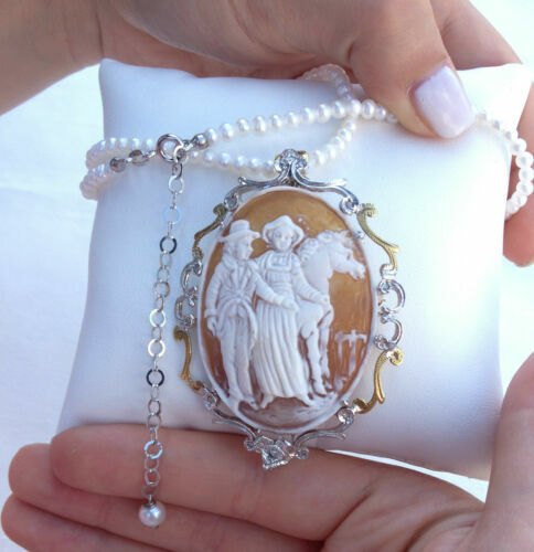Collana con ciondolo in metallo. Angelo - Gioielli - Ciondoli - di Collana con ciondolo in metallo. Angelo - Gioielli - Ciondoli - di
