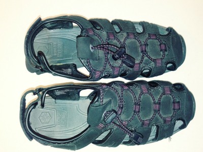 khombu ashley sandals