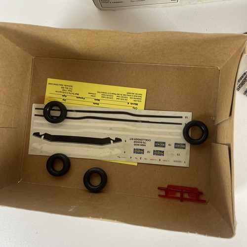 Dodge Challenger R/T 1970 AMT 1/25 nivel de habilidad 2 6466 - Imagen 9 de 11
