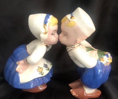 Vintage Kissing Dutch Kids Figurines, Flowers, Holland, Kitsch, Grandma Core