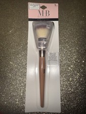 Must Have Beauty Essential Powder Brush With Clip On Cover