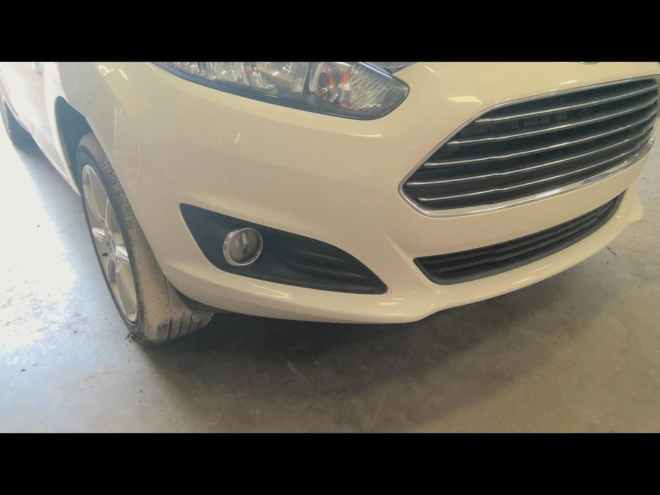 Used Front Bumper Assembly Front fits: 2019 Ford Fiesta SE w/o rocker mouldings Foto 2 de 4