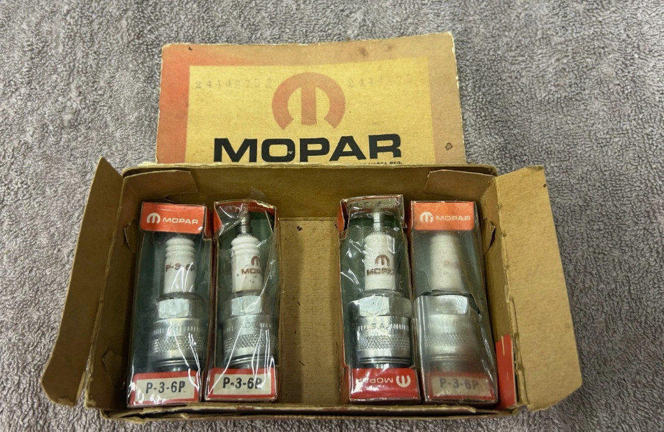 MOPAR 4 PACK OF SPARKPLUGS P-3-6P J-14Y 2444870 OEM NOS