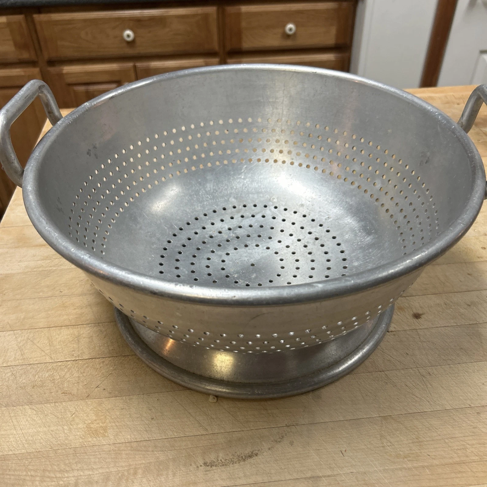 Vintage Wear-Ever No. 4611 Aluminum Colander Strainer Commercial Grade 15" Wide
Opens in a new windo