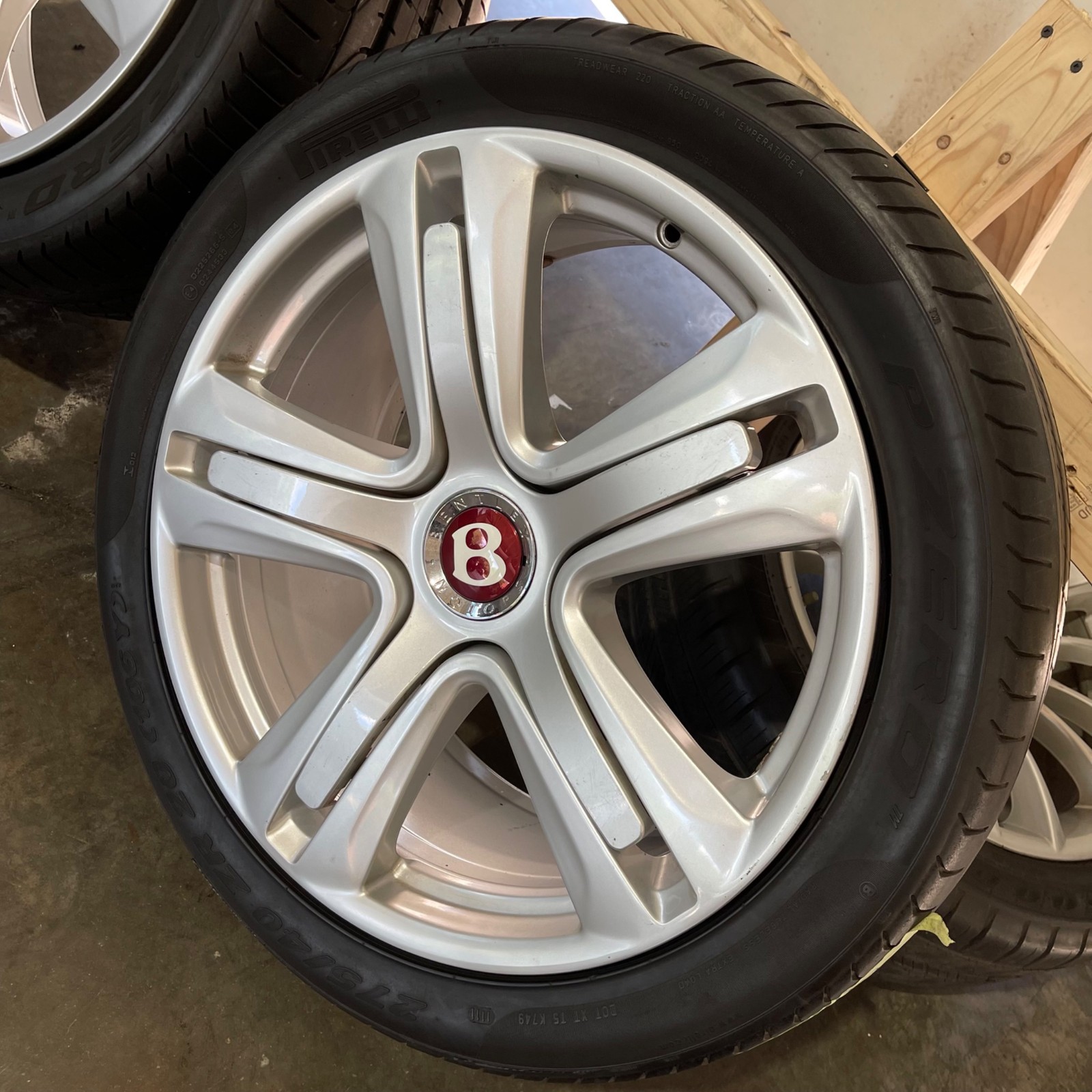 Bentley Continental GT Caps Set of 4 Red P/N 3W0601025DB
