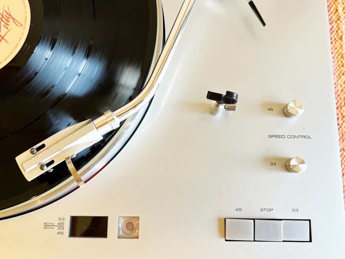 YAMAHA YP-800 Direct Drive Turntable Record Player w/Shell