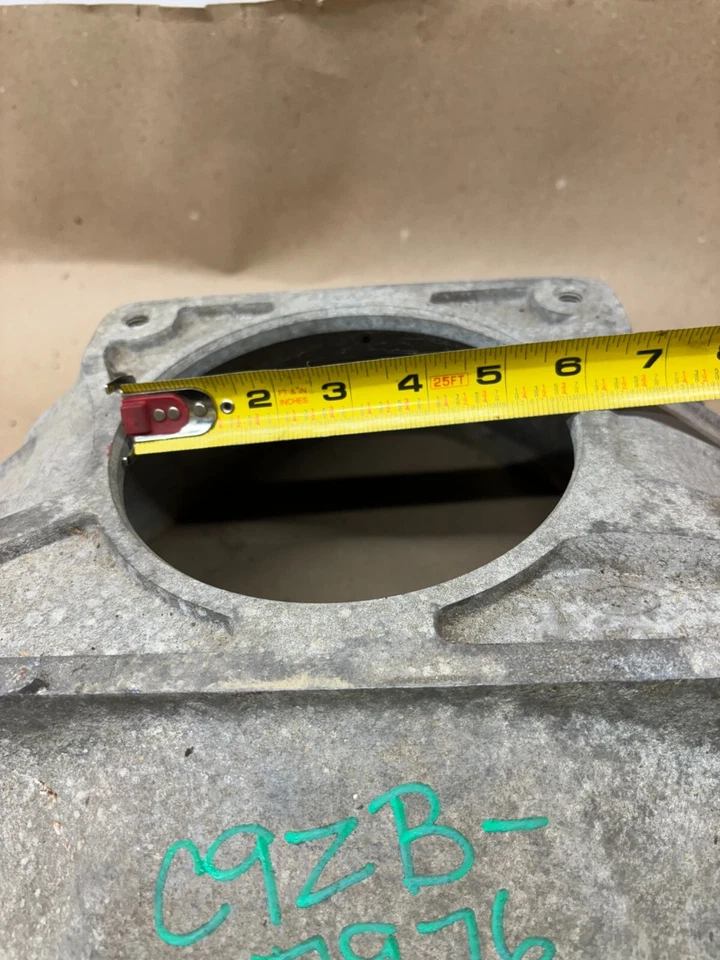 CARCASA CAMPANA ALUMINIO FORD FOMOCO FMX SBF F100 MUSTANG COUGAR TORINO V8 USADA OEM Foto 4 de 4