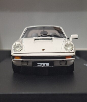 Porsche 911 Targa 2.7 1977 Grand Prix White 1:43 Schuco 450891300