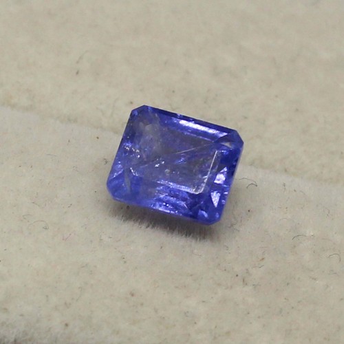 Cuscino Naturale Tormalina Verde 7,35 Ct Gemma Certificata C1767 Cuscino Naturale Tormalina Verde 7,35 Ct Gemma Certificata C1767