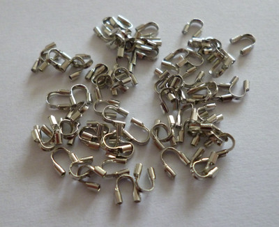 2g. c.50 Stück Metall wire guardian in Platinfarbe 5x4mm