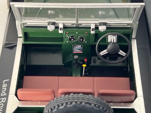 NEW***1957 Land Rover Serie 1 Dark Green 1:18 Model Car Group - Picture 3 of 5