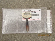 92 - 01 TOYOTA CAMRY BASE DX CE LE XLE UNCUT STEEL KEY BLANK BRAND NEW