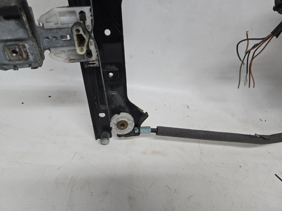 Jeep Grand Cherokee WK 07-10 Passenger Right Front Door Window Motor Regulator - Image 2 of 4