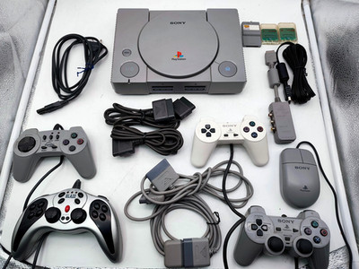 Sony Playstation 1 PS1 - MIT CHIP - Großes Paket mit Original Maus +diverse Pads