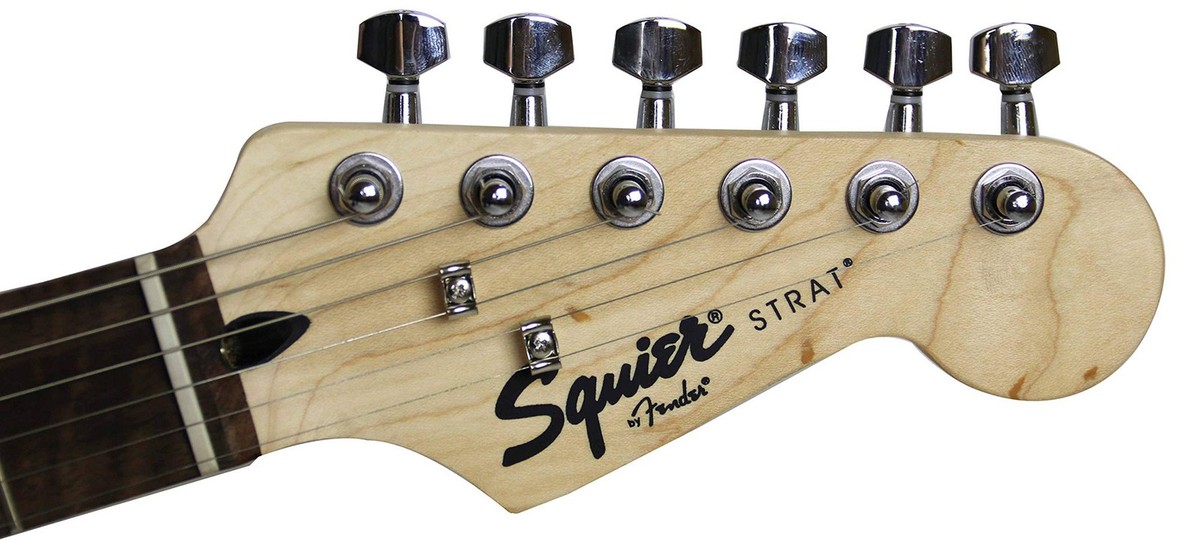 1 / 10 Squier Stratocaster 　ケース・新品ストラップ付 1 / 10 Squier Stratocaster ケース・新品ストラップ付ブラ