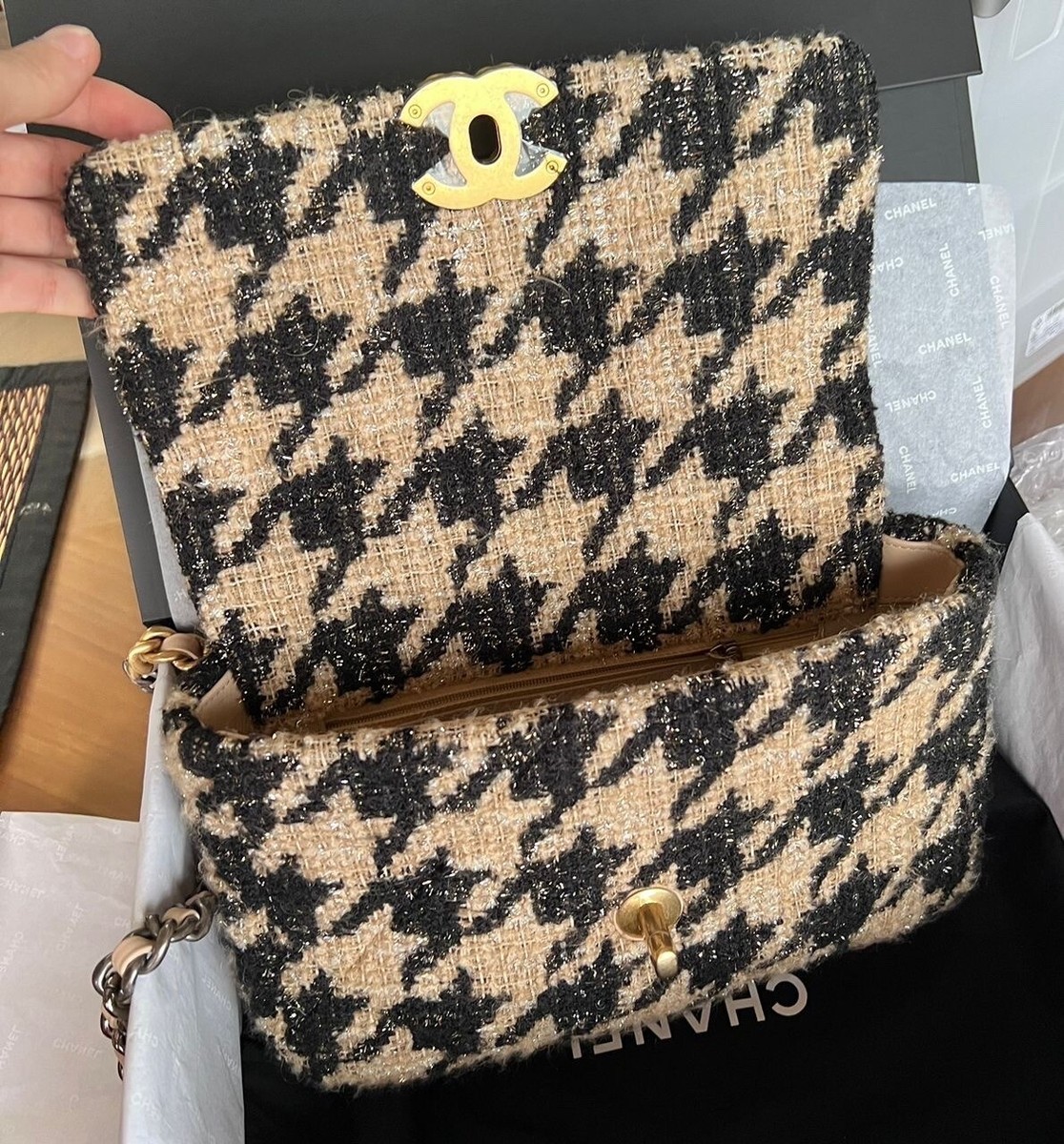 NEW CHANEL 19K Beige Houndstooth Tweed SMALL 19 w/ Mixed Hardware
