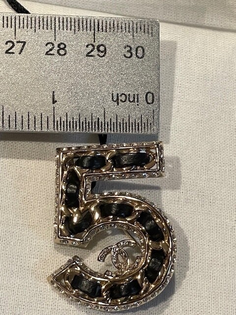 シャネル No.5 ブローチ CHANEL No.5 Logo Brooch Gold Black with Crystal Rhinestone