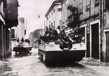 Cartolina Vintage Veneto ADRIA ALLUVIONATA Mezzi Anfibi Nuova 19866