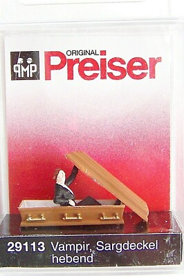 NEW :  HO scale Preiser # 29113 Male VAMPIRE Figure Holding Coffin Lid