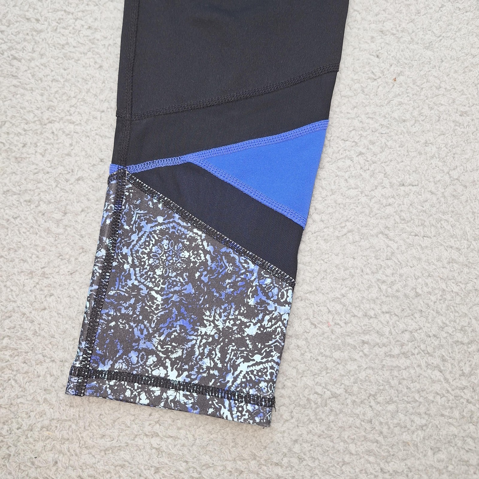 Gaiam Leggings Womens Small Black Blue Capri Colorblock Printed Yoga Pants Gym