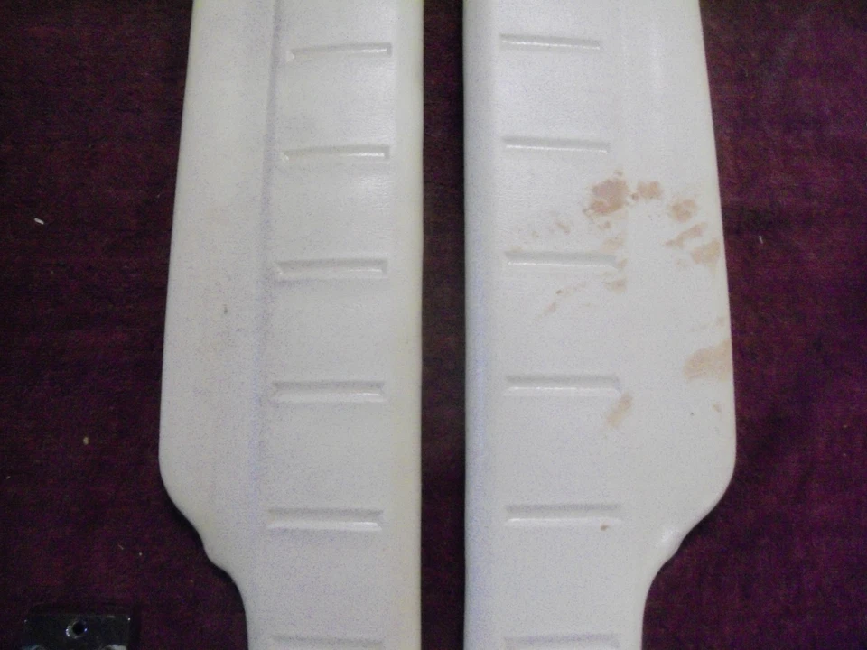 Parasoles Ford Thunderbird 1964-1965 blancos con soportes Foto 3 de 4