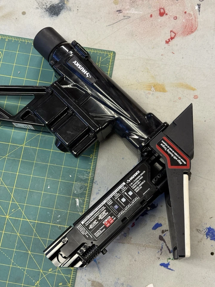 Clavadora/grapadora neumática para pisos de madera dura HUSKY 15,5 GA 16 GA T, L 5/8"-3/4" Foto 4 de 4