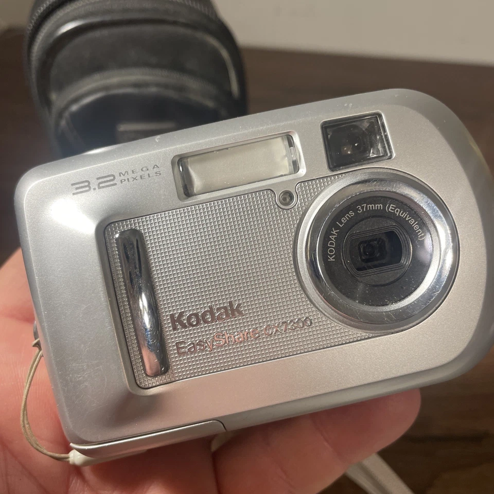 Kodak EasyShare CX7300 3.2MP Digital Camera Silver Tested & Works  - Image 2 of 4
