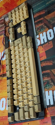 Commodore Amiga 500 Keyboard/Tastatur works (with cords) 16-bit classic keys mis