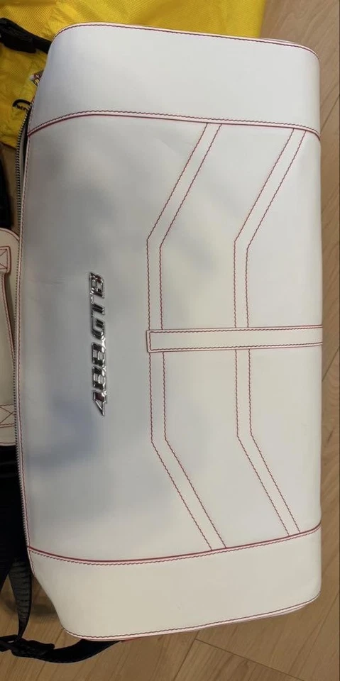 Ferrari 488GTB Original Limitado Bolso de Hombro Estuche Cuero Blanco Usado en Japón Foto 2 de 4
