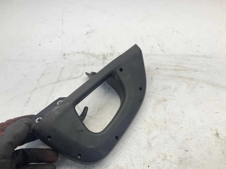 Manija de puerta trasera izquierda interior 15-22 RAM Promaster City P Foto 4 de 4