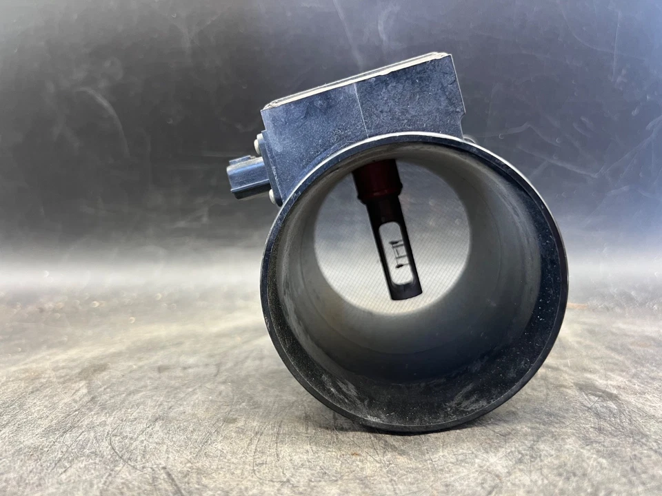 Sensor de flujo de aire de masa de admisión de motor Infiniti Q45 1994-1996 OE MAF 22680 61U01 Foto 4 de 4