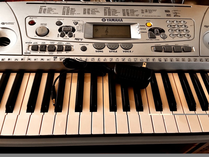 YAMAHA PSR-275 61KEY ELECTRIC PIANO/SYNTH/MIDI