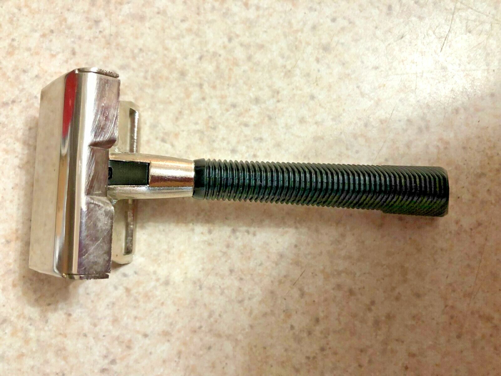 Vintage Black & Chrome GEM Featherweight Push Button 1950s Slant Nose Razor.