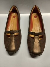 New women sharp t strap shoes- flats Clarks brand